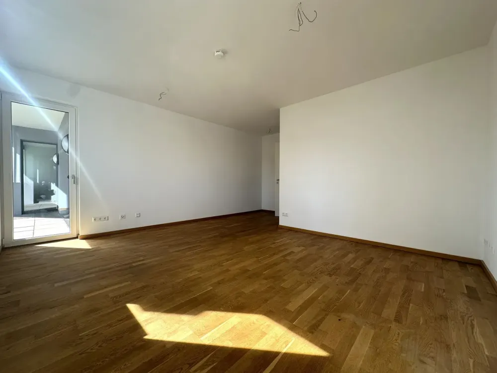 Moderne 5-Zimmer-Wohnung mit Balkon und EBK in Plagwitz