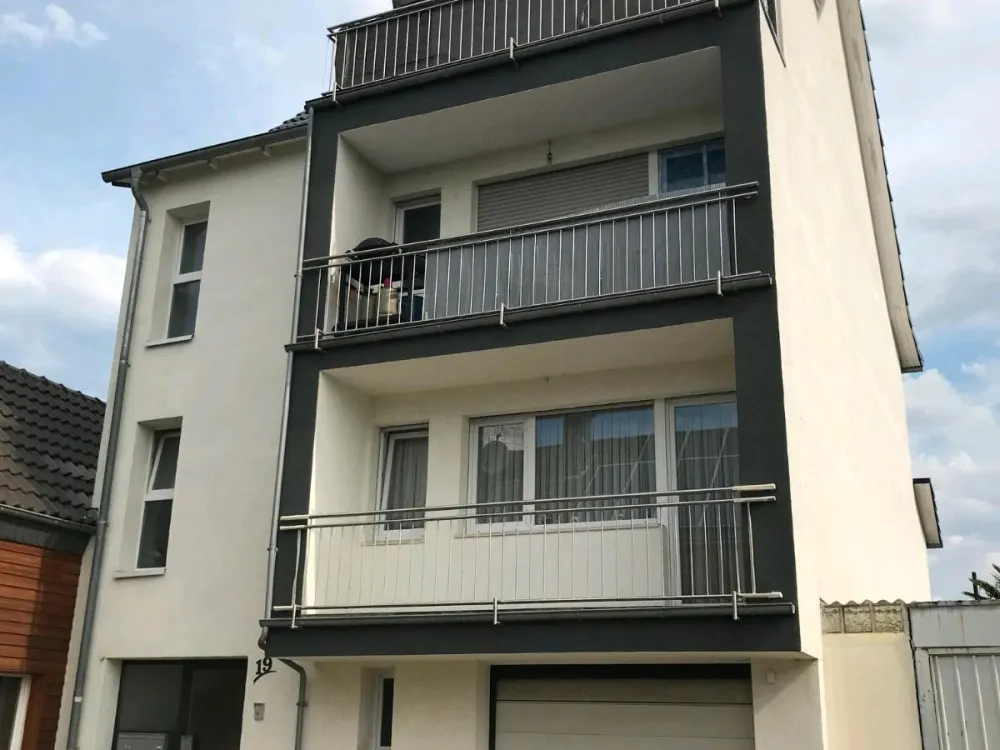 Worringen, schöne 2 Zimmer Dachgeschoss-Wohnung mit Spitzboden,