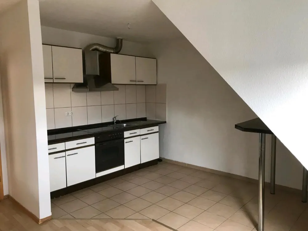 Worringen, schöne 2 Zimmer Dachgeschoss-Wohnung mit Spitzboden,