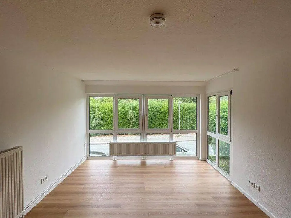 Provisionsfrei - hochwertig sanierte zwei Zimmer Wohnung mit Tiefgarage