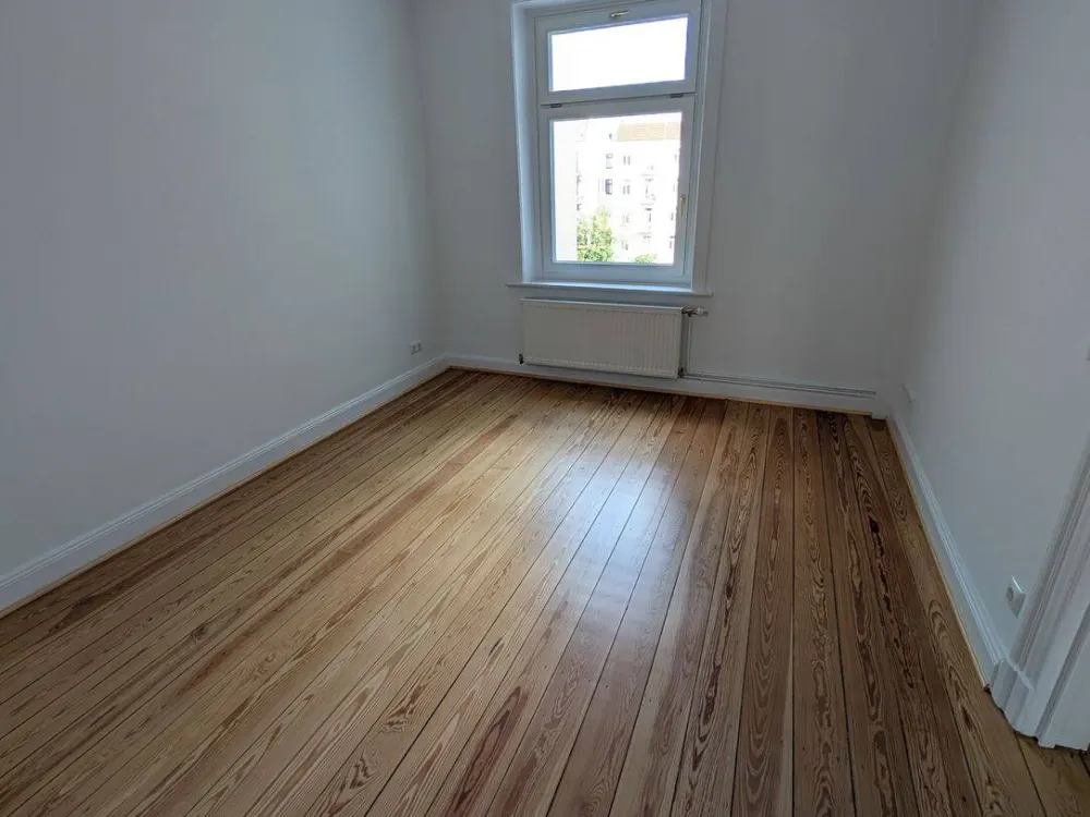 Top sanierte 3-Zimmer-Altbau-Wohnung mit Balkon im 4.OG