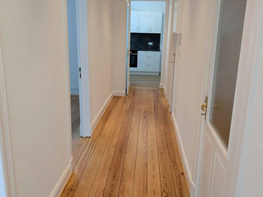 Top sanierte 3-Zimmer-Altbau-Wohnung mit Balkon im 4.OG