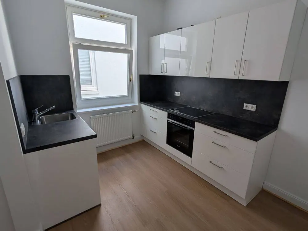 Top sanierte 3-Zimmer-Altbau-Wohnung mit Balkon im 4.OG