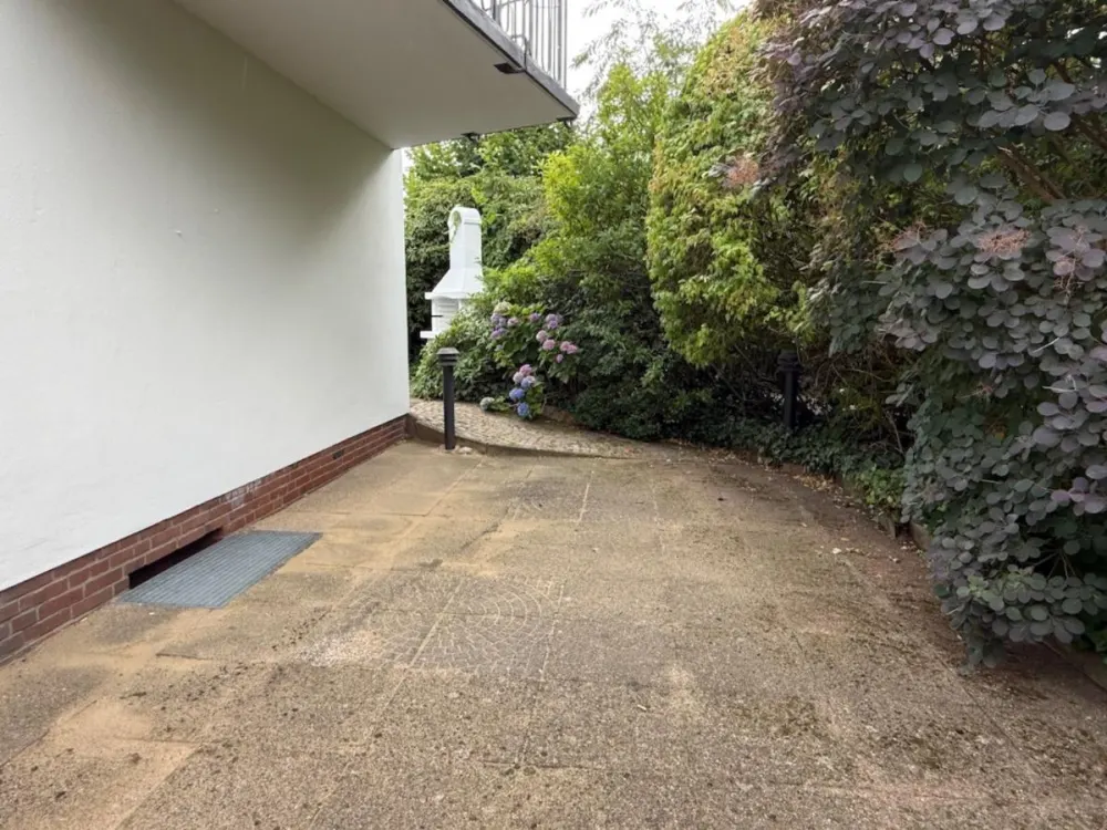 Terrassenwohnung im 2-Familienhaus