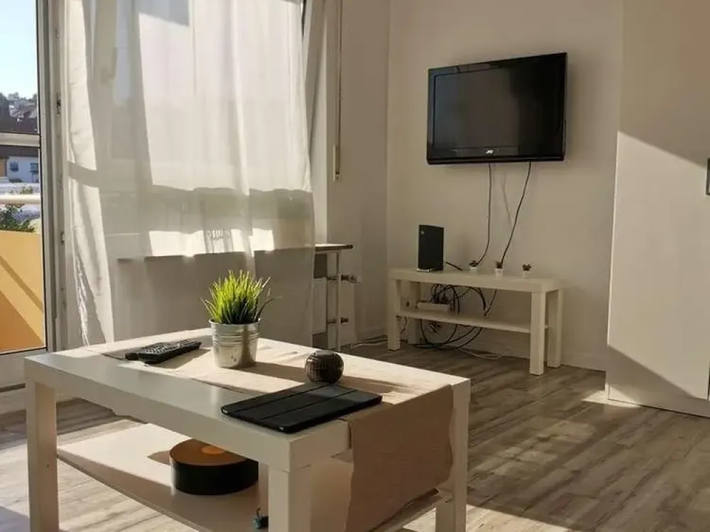 1 Zimmer Wohnung - Renoviert und liebevoll eingerichtet