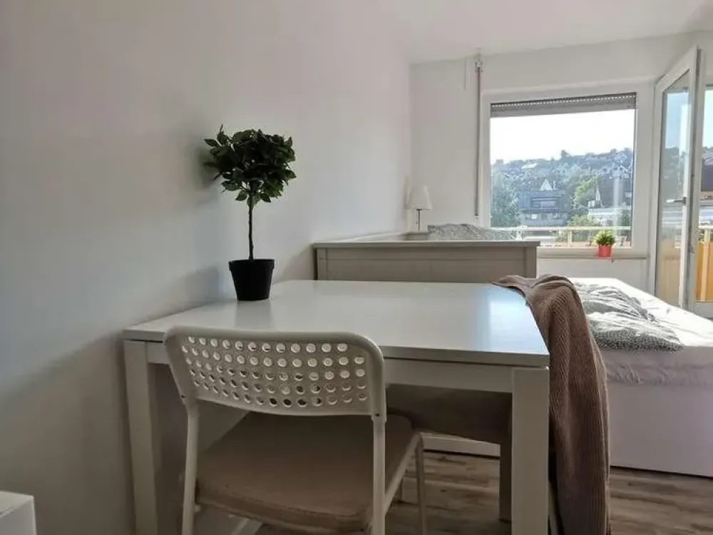 1 Zimmer Wohnung - Renoviert und liebevoll eingerichtet