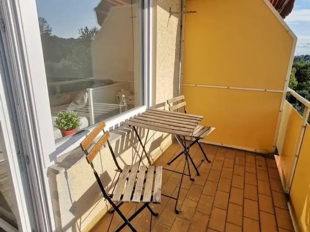 1 Zimmer Wohnung - Renoviert und liebevoll eingerichtet
