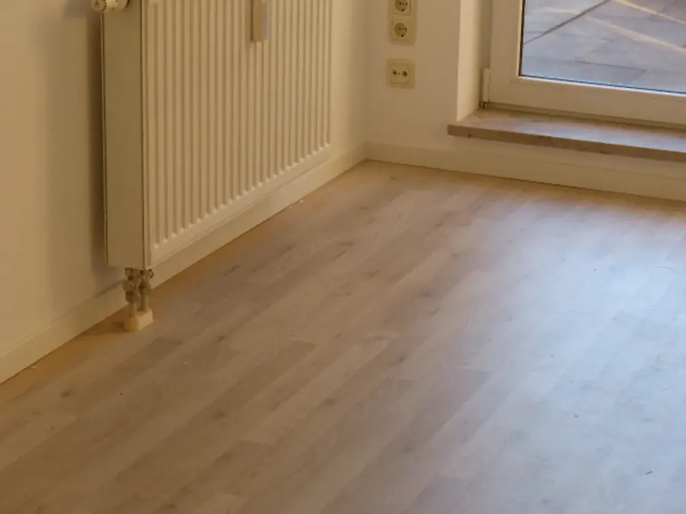 Small, but really fine. LIVING in a quiet cul-de-sac, also perfect as a second home, TOP
