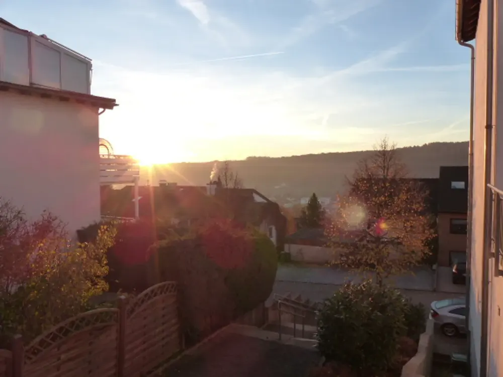 Small, but really fine. LIVING in a quiet cul-de-sac, also perfect as a second home, TOP