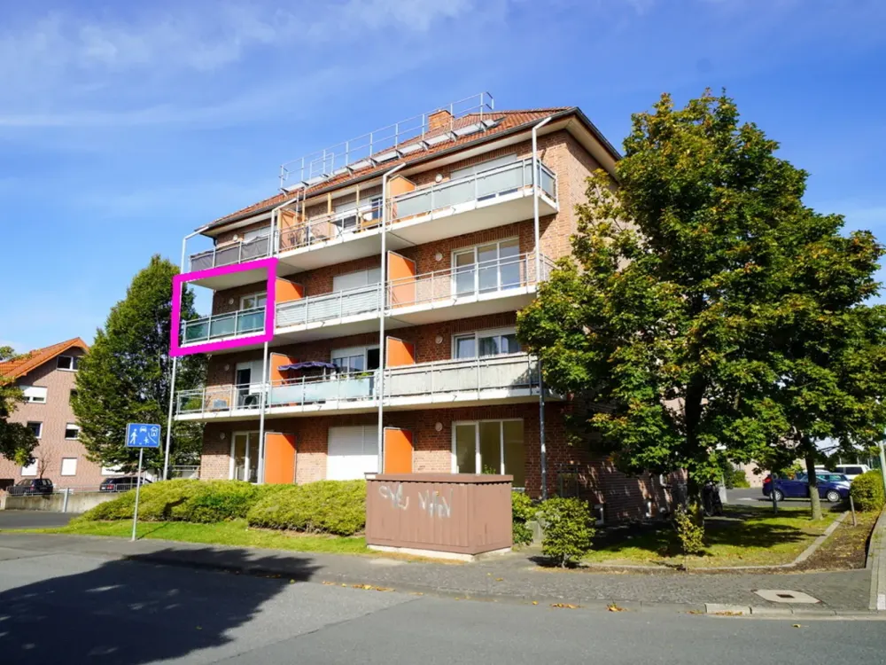Große und helle 1-Zimmer-Wohnung im 2. Obergeschoss, mit Küchenzeile, Balkon & Stellplatz