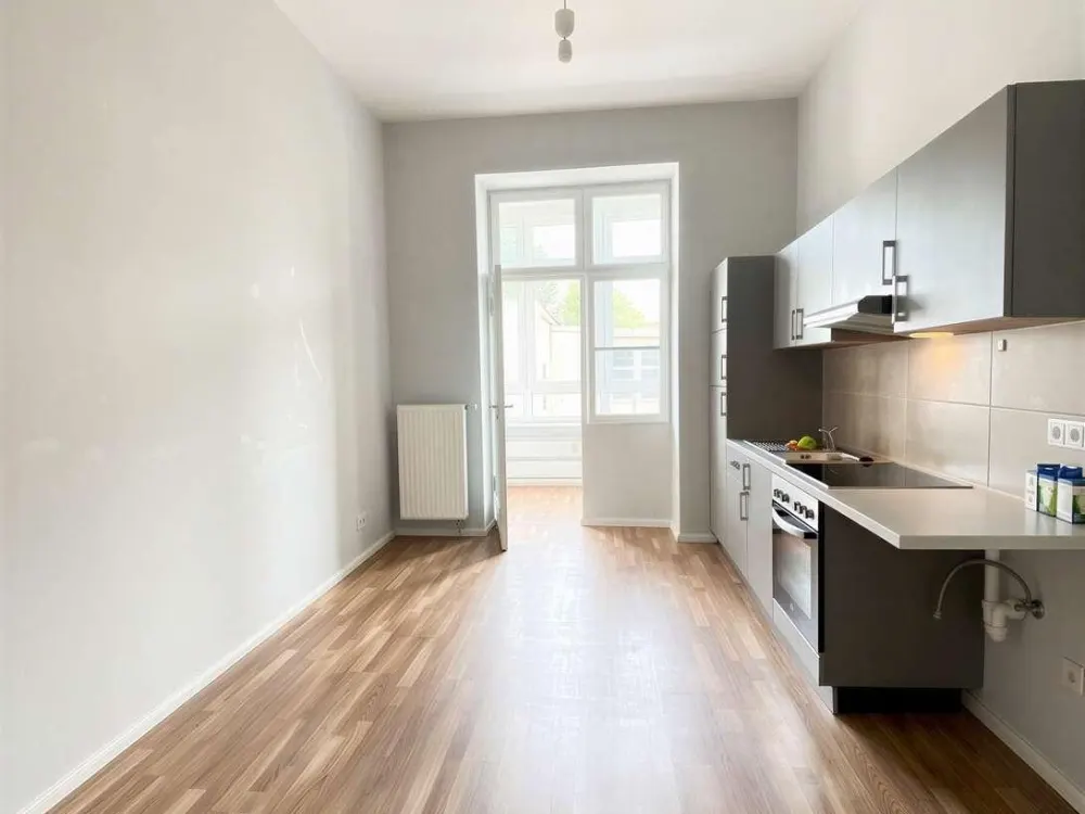 Wohnqualität mit besonderem Extra: Stilvolle 2-Zimmer-Wohnung mit Wintergarten