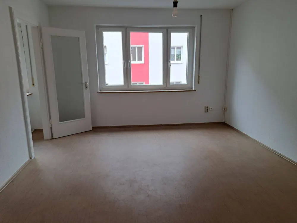 Gepflegte 1-Zimmer-Wohnung und gutgeschnittene 1-Zimmer-Wohnung un ruhiger Lage Nä. Maffeiplatz