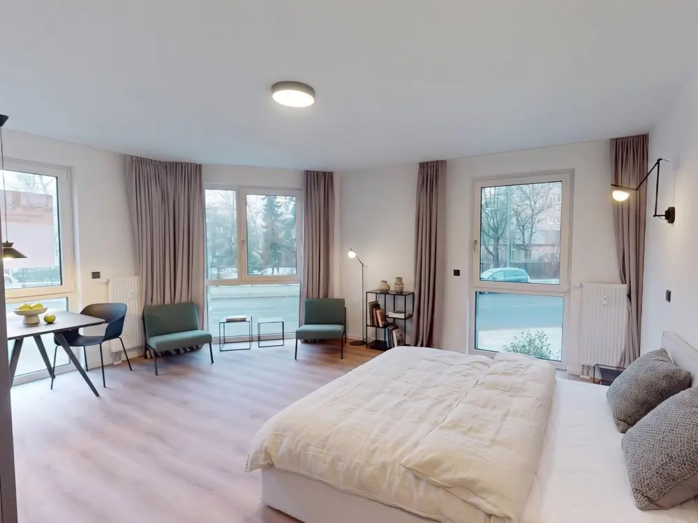 Welcome to Berlin: Vollständig möbliertes Single-Apartment mit EINBAUKÜCHE und BALKON