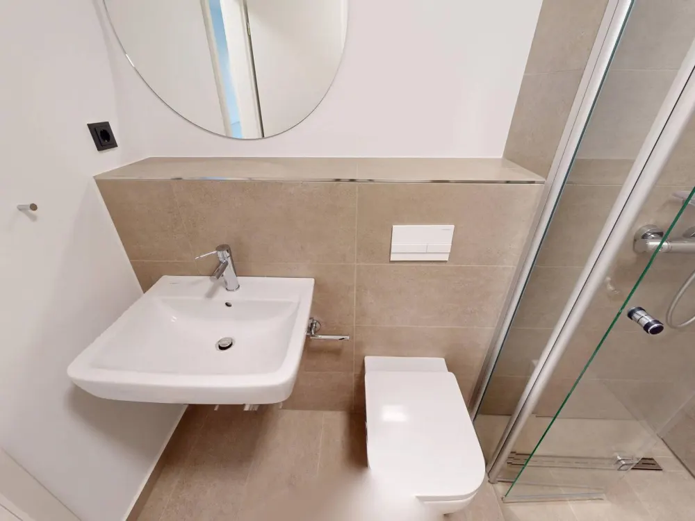 Welcome to Berlin: Vollständig möbliertes Single-Apartment mit EINBAUKÜCHE und BALKON