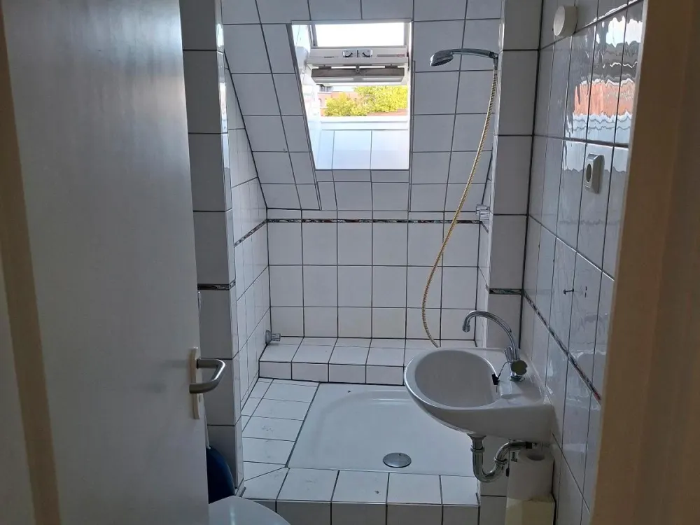 Helle DG Wohnung 4 ZKBad zentrumsnah WG geeignet