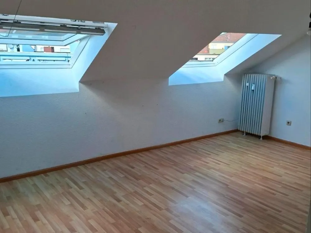 Helle DG Wohnung 4 ZKBad zentrumsnah WG geeignet