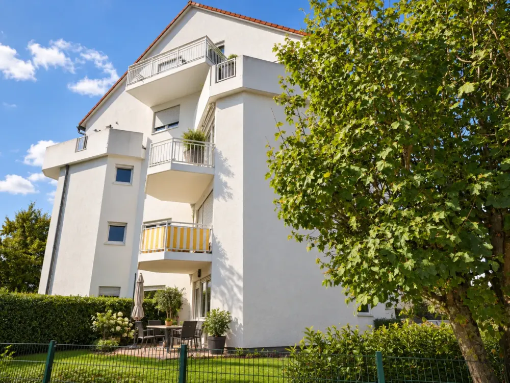 Lichtdurchflutete 2-Zimmer-Wohnung mit Balkon, Aufzug Tiefgaragenstellplatz