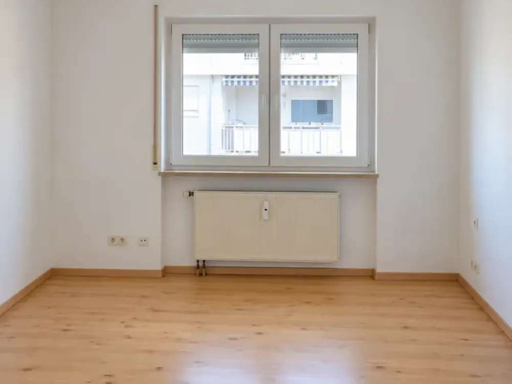 Lichtdurchflutete 2-Zimmer-Wohnung mit Balkon, Aufzug Tiefgaragenstellplatz