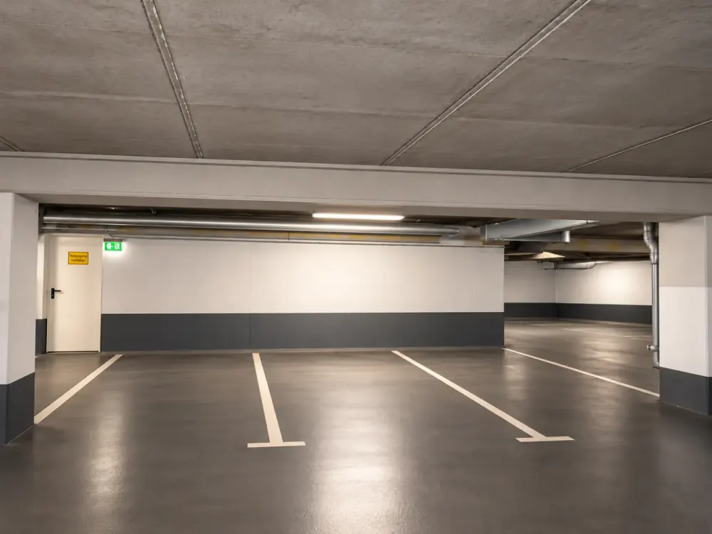 Lichtdurchflutete 2-Zimmer-Wohnung mit Balkon, Aufzug Tiefgaragenstellplatz