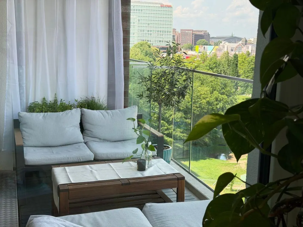 Helle, vollständig möblierte 2-Zimmer-Wohnung mit Parkblick