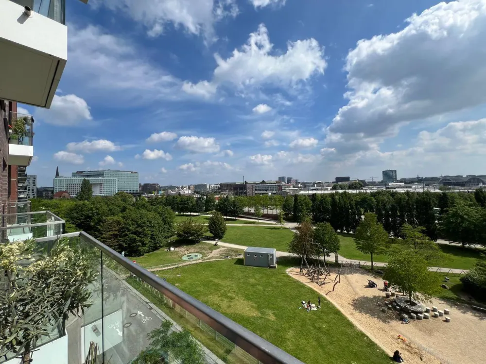 Helle, vollständig möblierte 2-Zimmer-Wohnung mit Parkblick