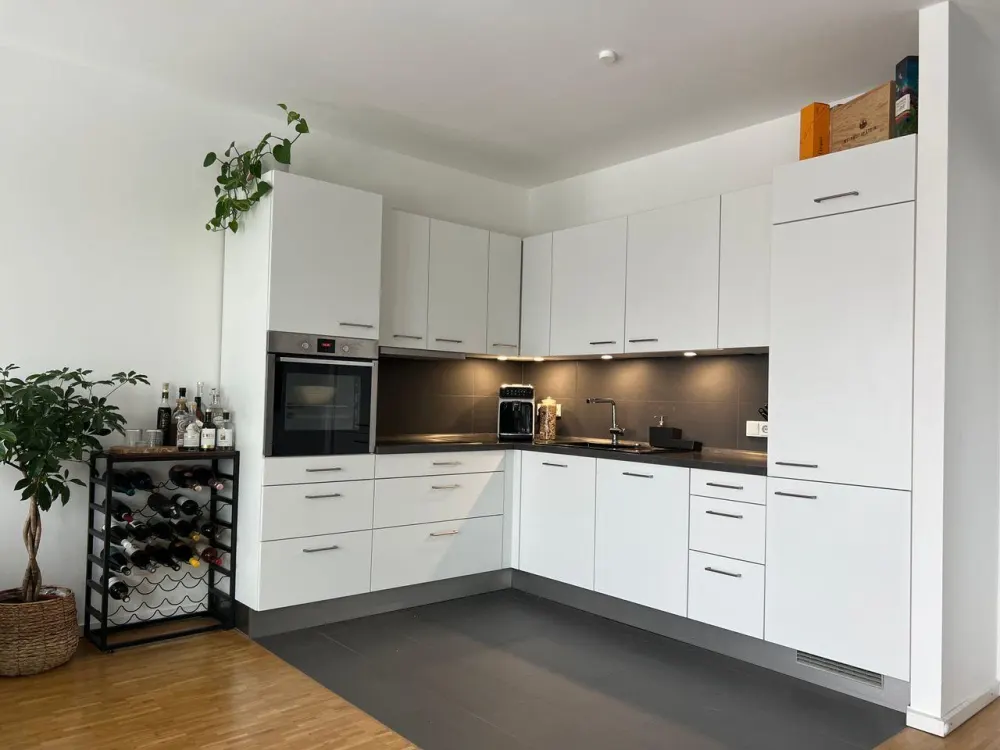 Helle, vollständig möblierte 2-Zimmer-Wohnung mit Parkblick