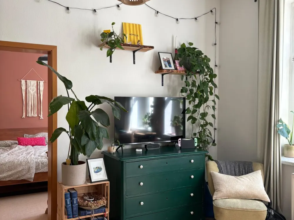 Bright 2-Room Apartment in Bebelstraße from 01.11./01.12.