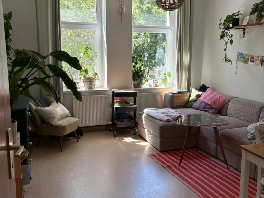 Bright 2-Room Apartment in Bebelstraße from 01.11./01.12.