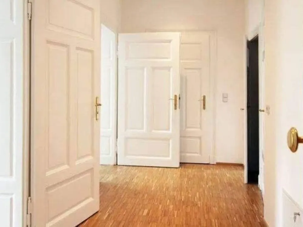 Energetisch sanierte exklusive 2-R-Wohnung ++ Stellplatz ++FBH++Luxus-Bad++Balkon ins Grüne++Parkett und und und