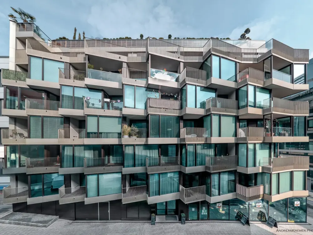 K-Star Residence - 2-Room Designer Apartment with Parking Space in Central Location
