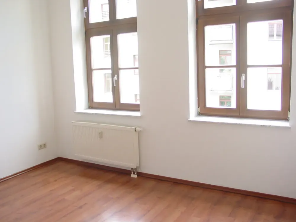 2-room apartment on the ground floor with eat-in kitchen in a quiet rear building in the best location of Südvorstadt
