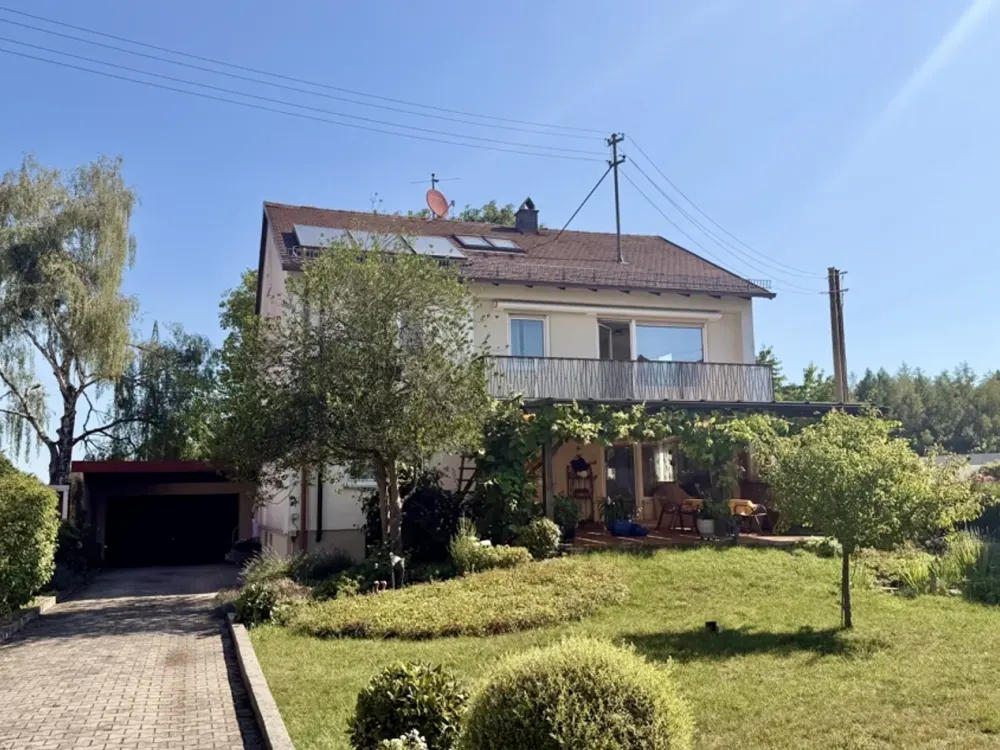 Quiet Living in Greenery - 3 Rooms with South Balcony, Garden and Space for Home Office