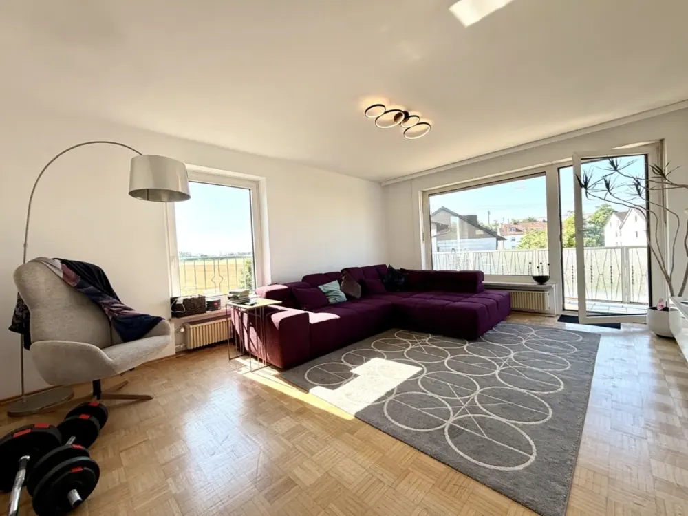 Quiet Living in Greenery - 3 Rooms with South Balcony, Garden and Space for Home Office
