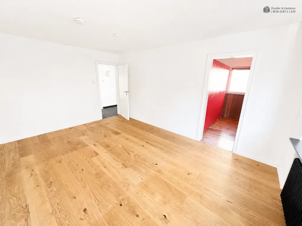 GROßZÜGIGES WOHNEN MIT HAUSCHARAKTER: 2,5-Zi. * ca. 124 qm * Garten * 2 Balkone * TL-Bad * Garage *