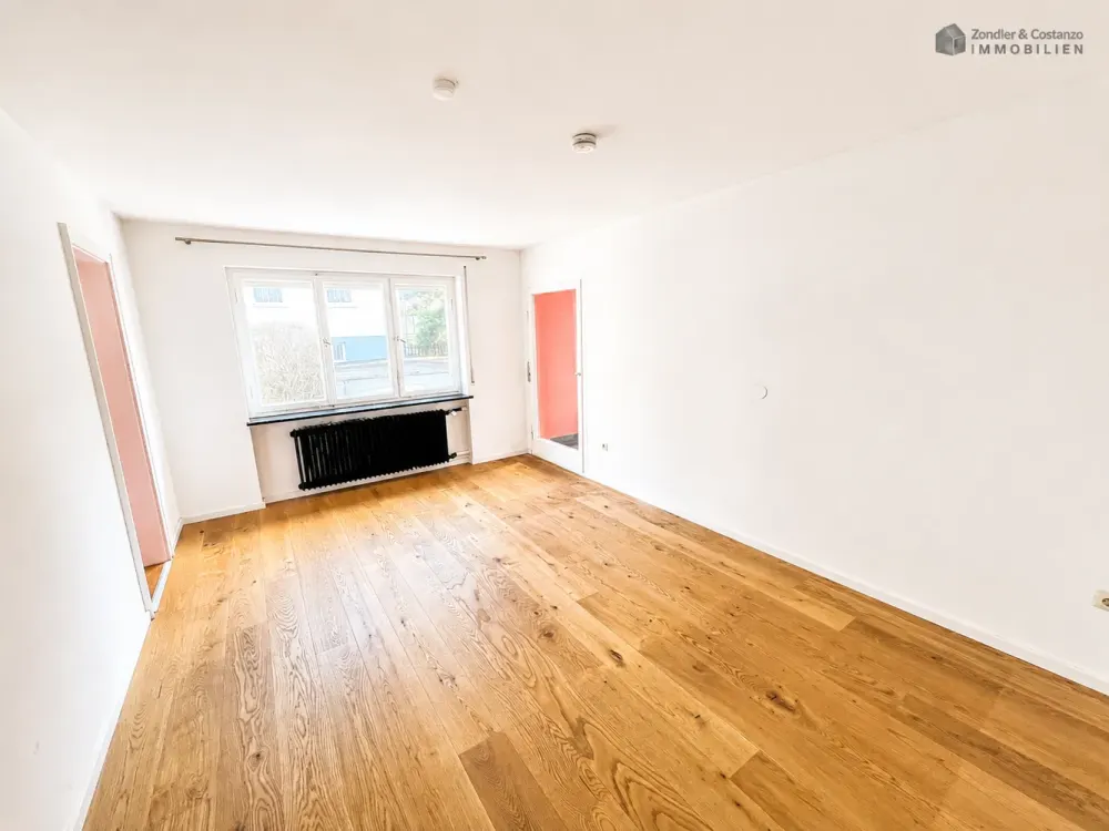 GROßZÜGIGES WOHNEN MIT HAUSCHARAKTER: 2,5-Zi. * ca. 124 qm * Garten * 2 Balkone * TL-Bad * Garage *