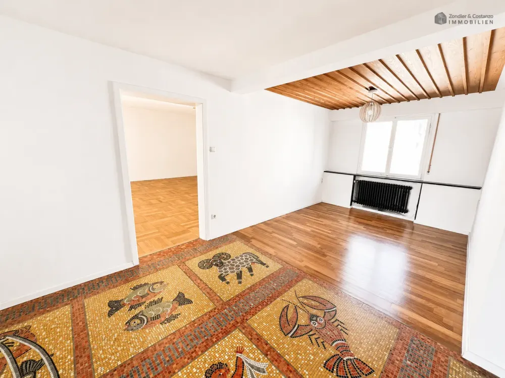 GROßZÜGIGES WOHNEN MIT HAUSCHARAKTER: 2,5-Zi. * ca. 124 qm * Garten * 2 Balkone * TL-Bad * Garage *