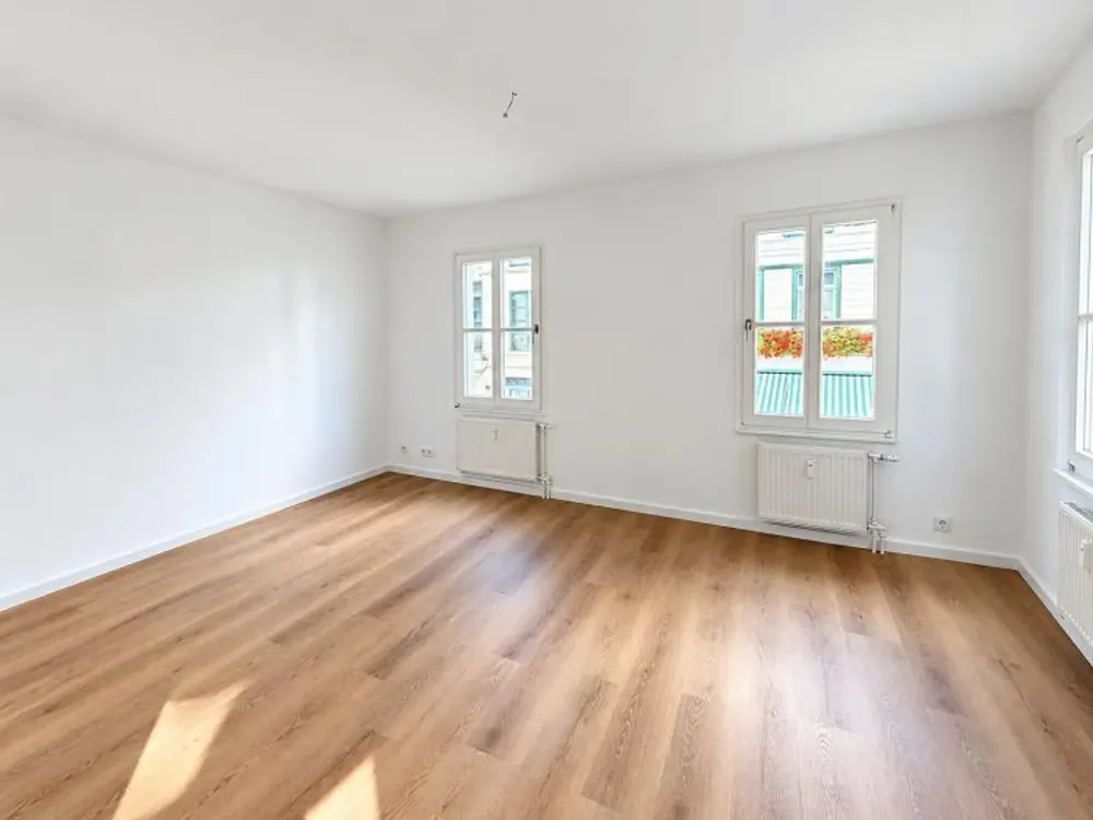 WOHNEN IM DENKMAL - MODERNISIERTES APPARTEMENT IM HERZEN DER KREISSTADT