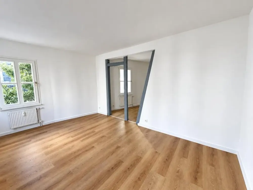 WOHNEN IM DENKMAL - MODERNISIERTES APPARTEMENT IM HERZEN DER KREISSTADT