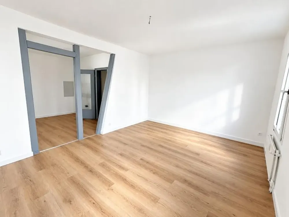 WOHNEN IM DENKMAL - MODERNISIERTES APPARTEMENT IM HERZEN DER KREISSTADT