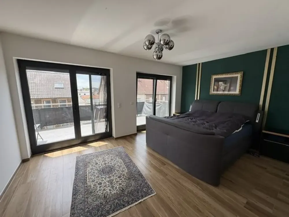 Helle, elegante 5-ZKB- Penthouse-Wohnung mit 2 Bädern und großen Dachterrassen.