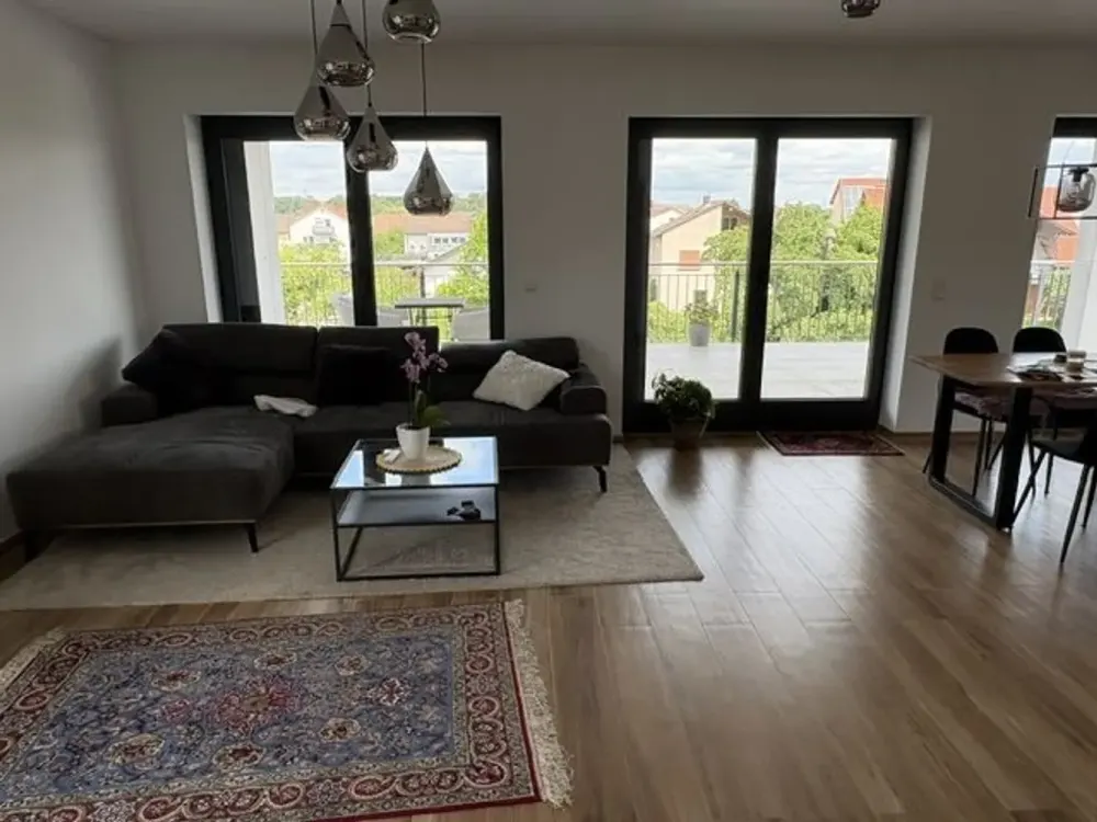 Helle, elegante 5-ZKB- Penthouse-Wohnung mit 2 Bädern und großen Dachterrassen.