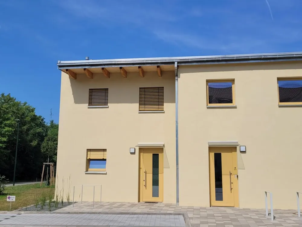 ERSTBEZUG, Traum am Cospudener See: 2-Raum-Wohnung mit Sonnenbalkon, EBK und TG-Stellplatz