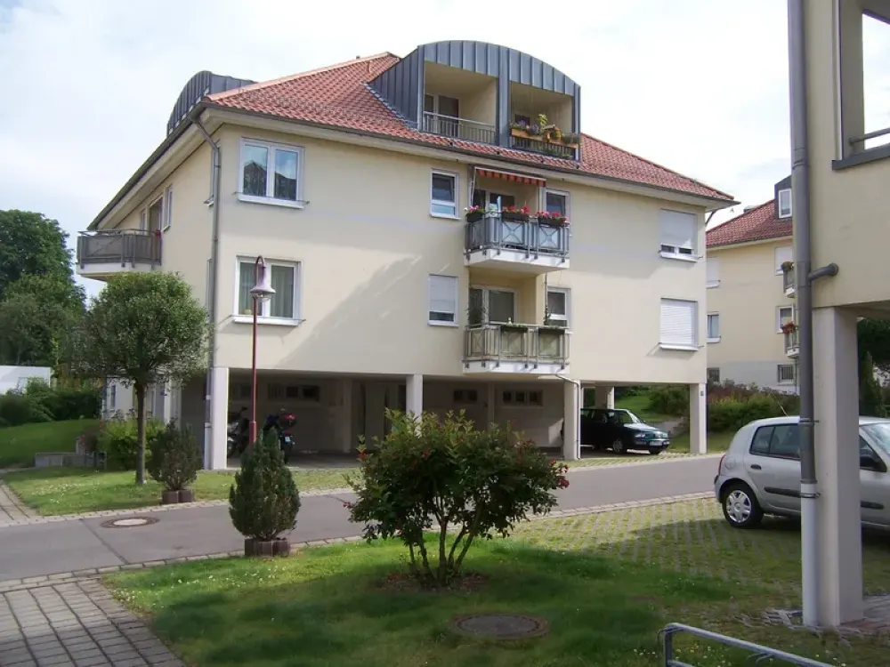 *** ab 15.09.2026 + 2 Zi. + Dachgeschoss +Balkon + Stellplatz + renoviert ***
