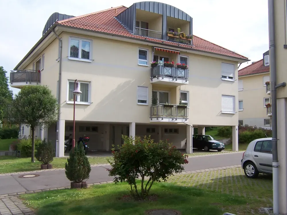 *** ab 15.09.2026 + 2 Zi. + Dachgeschoss +Balkon + Stellplatz + renoviert ***