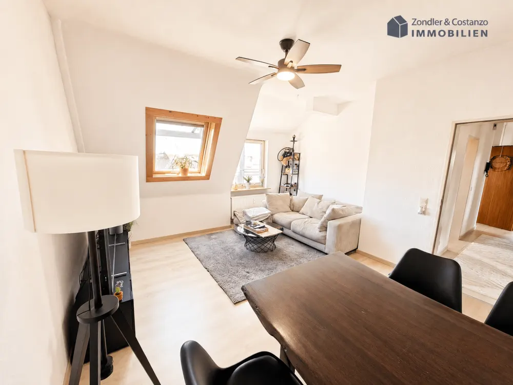 S-WANGEN: Großzügige, helle und gepflegte 4-Zi.-Wohnung im DG * TL-Bad * EBK * toller Balkon!
