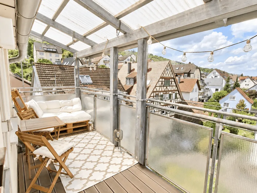S-WANGEN: Großzügige, helle und gepflegte 4-Zi.-Wohnung im DG * TL-Bad * EBK * toller Balkon!