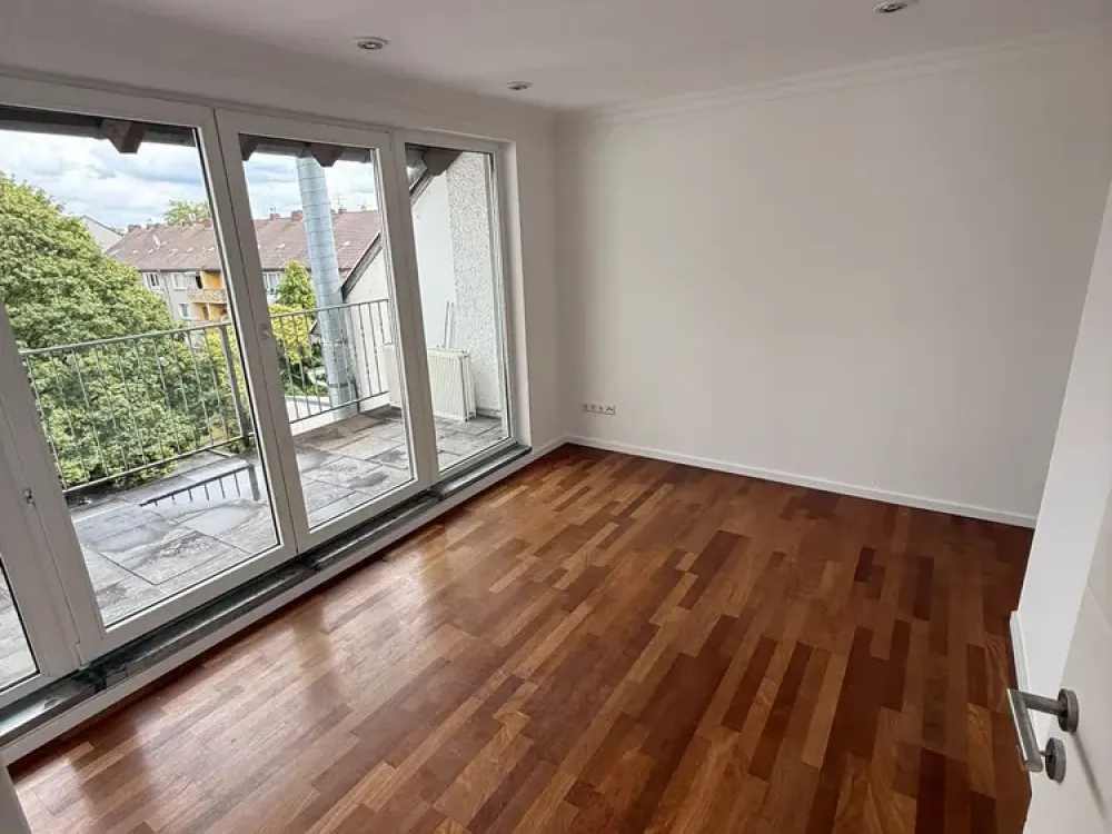 Erstbezug nach Sanierung - WG- geeignete 5-Zimmer-Maisonettewohnung - 2 Terrassen