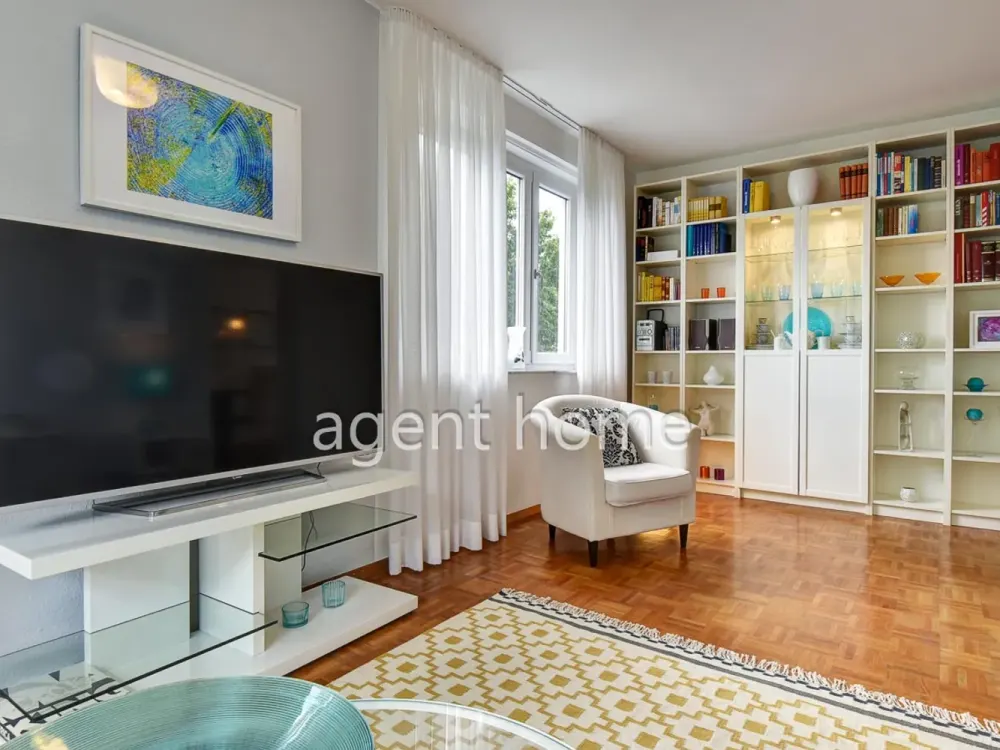FURNISHED - SUNNY and in TOP LOCATION - 4.5-Room Apartment with Balcony - Near Killesberghöhe