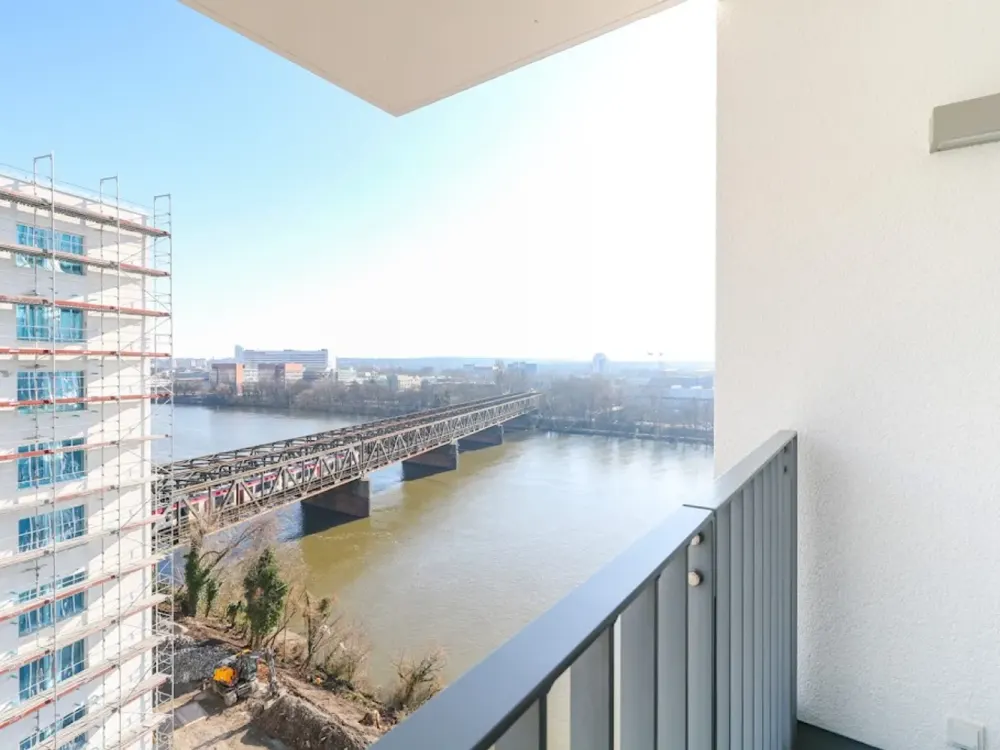 Elegantes Wohnambiente mit Balkon und neuer Einbauküche, großzügig, modern und lichtdurchflutet