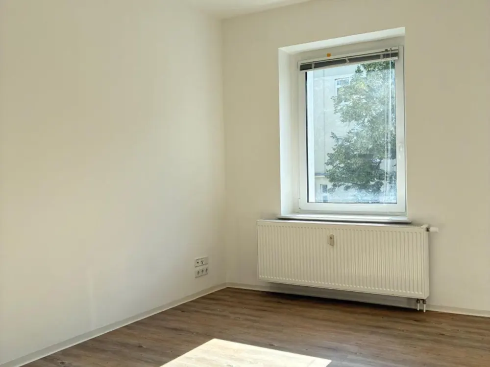 Studio Apartment with Balcony and Fitted Kitchen in Dresden, Bärensteiner Str.